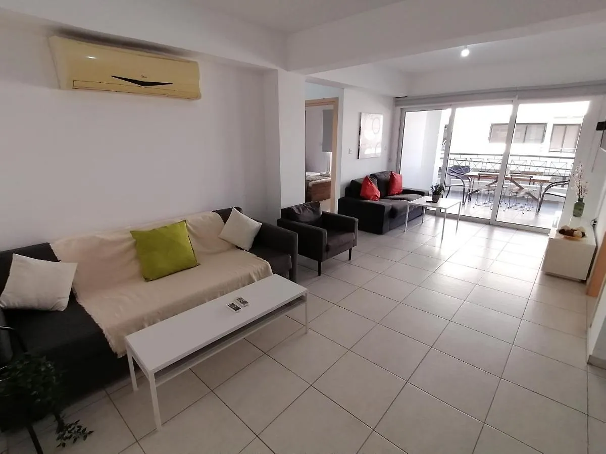 Must Stay - City Center Larnaca Apartament