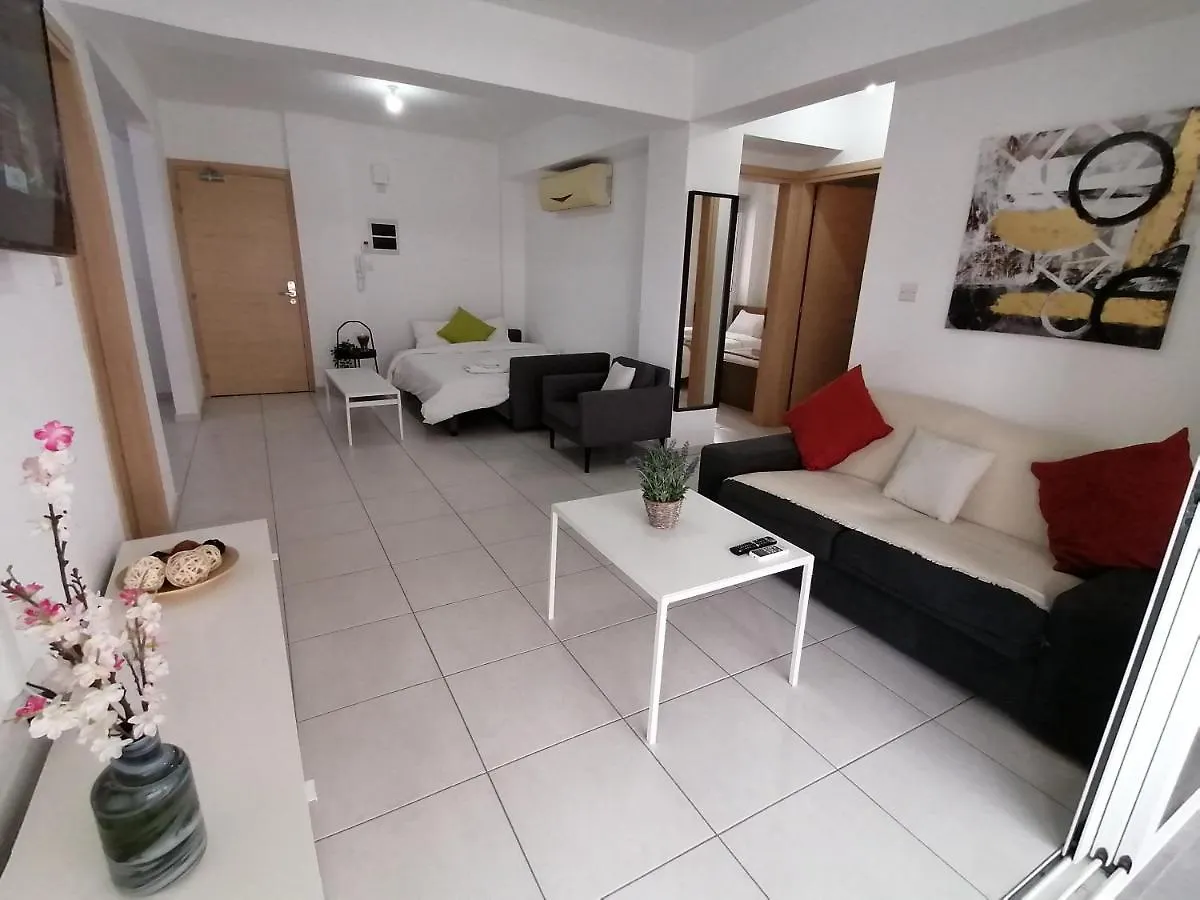 Must Stay - City Center Larnaca Apartment