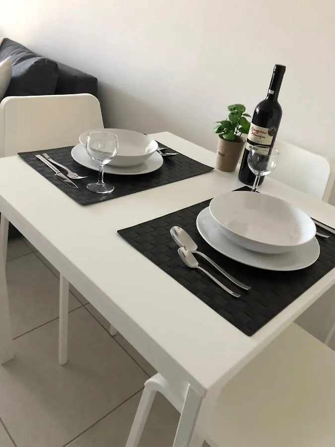 Apartment Must Stay - City Center Larnaca