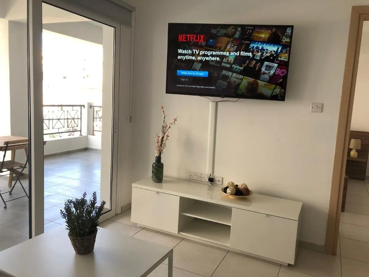 Must Stay - City Center Larnaca Apartment