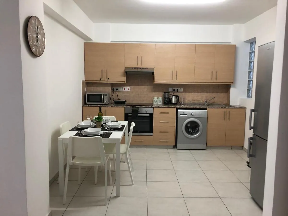 Apartment Must Stay - City Center Larnaca